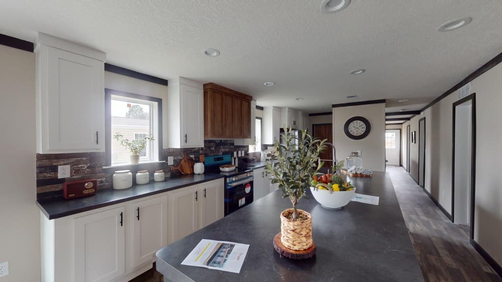 Banning 28724A — interior